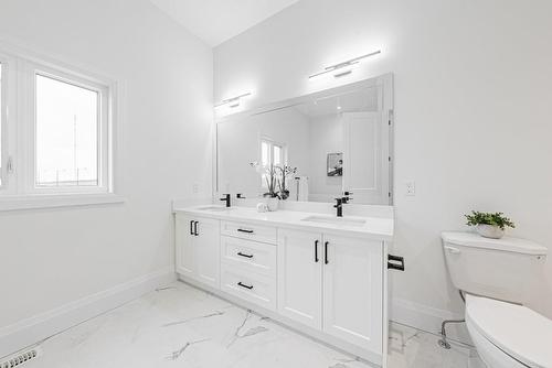 174 Pike Creek Drive, Cayuga, ON - Indoor Photo Showing Bathroom