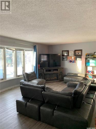 52 Patricia Drive, Coronach, SK - Indoor Photo Showing Living Room