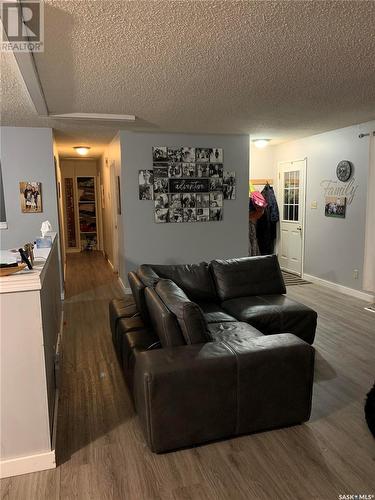 52 Patricia Drive, Coronach, SK - Indoor Photo Showing Living Room