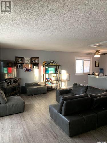 52 Patricia Drive, Coronach, SK - Indoor Photo Showing Living Room