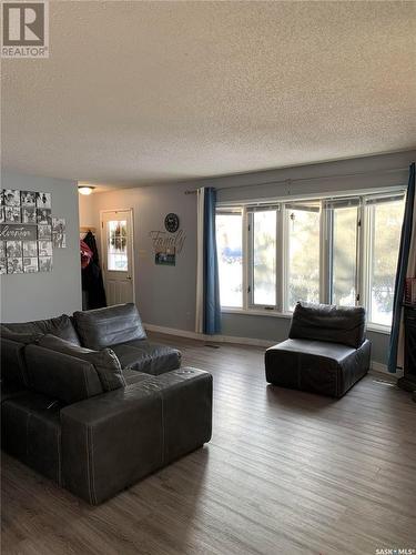 52 Patricia Drive, Coronach, SK - Indoor Photo Showing Living Room