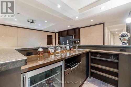 1476 Carmen Drive, Mississauga, ON - Indoor Photo Showing Kitchen With Upgraded Kitchen