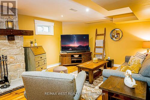 48 Watson Cres, Brampton, ON - Indoor Photo Showing Living Room