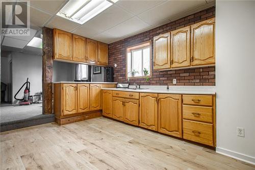 122 Cecelia Street, Pembroke, ON - Indoor Photo Showing Kitchen