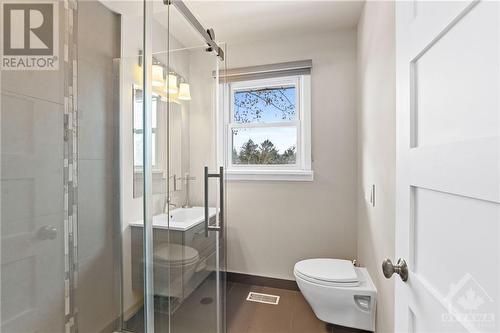 5466 North Drive, Ottawa, ON - Indoor Photo Showing Bathroom