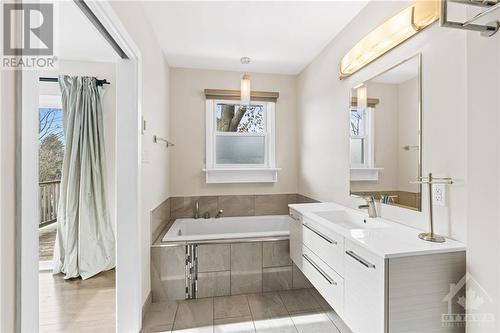 5466 North Drive, Ottawa, ON - Indoor Photo Showing Bathroom