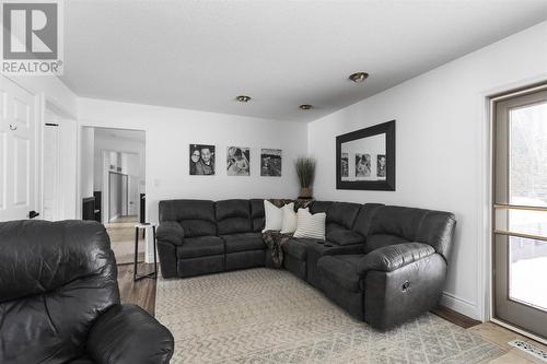 124 Palomino Dr, Sault Ste. Marie, ON - Indoor Photo Showing Living Room