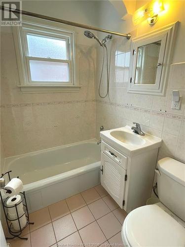 45 Leslie St, Moncton, NB - Indoor Photo Showing Bathroom