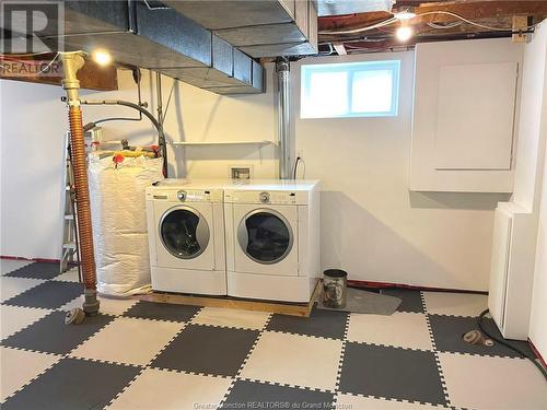 45 Leslie St, Moncton, NB - Indoor Photo Showing Laundry Room