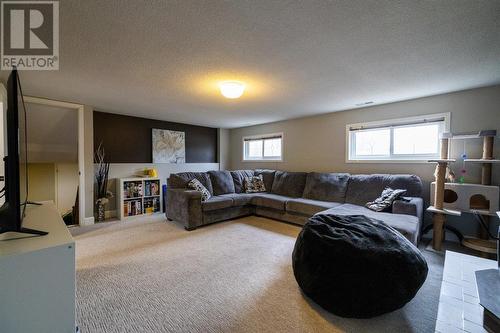 18 Durco Avenue, Sarnia, ON - Indoor Photo Showing Living Room
