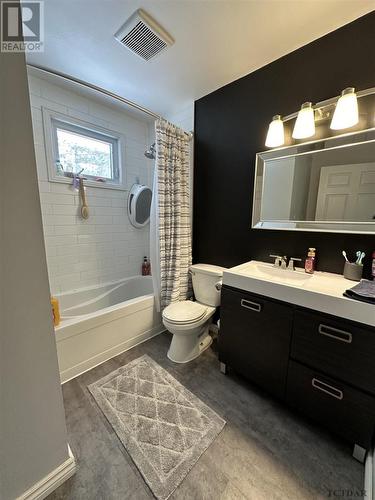 166 Carter Blvd, Temiskaming Shores, ON - Indoor Photo Showing Bathroom