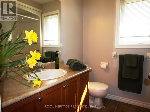 2 Lawson Avenue, Kawartha Lakes, ON - Indoor Photo Showing Bathroom