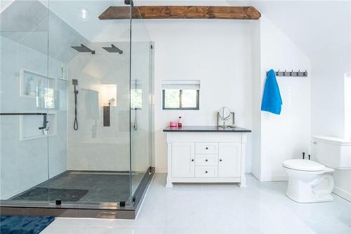 127 Freelton Road, Flamborough, ON - Indoor Photo Showing Bathroom