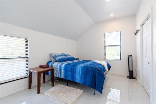 127 Freelton Road, Flamborough, ON - Indoor Photo Showing Bedroom