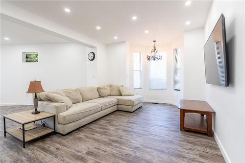 127 Freelton Road, Flamborough, ON - Indoor Photo Showing Living Room