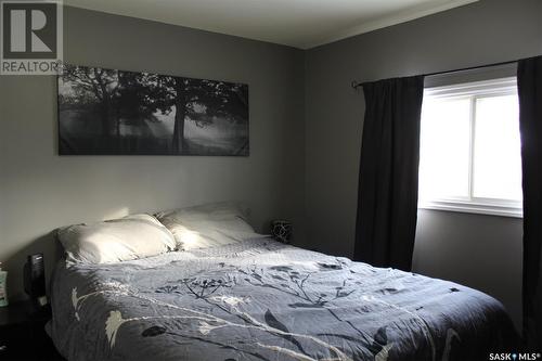 64 10Th Street, Weyburn, SK - Indoor Photo Showing Bedroom