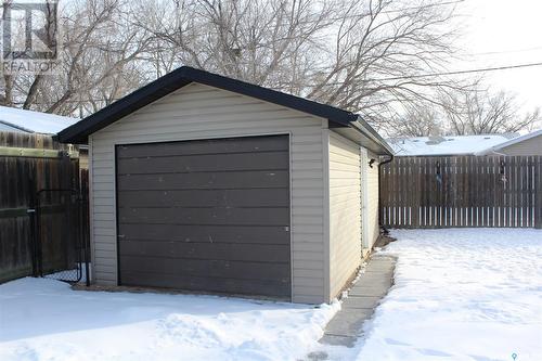 64 10Th Street, Weyburn, SK - Outdoor With Exterior