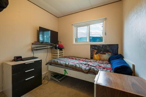 649 Lee Road Unit# 1,2,3, Tappen, BC - Indoor Photo Showing Bedroom