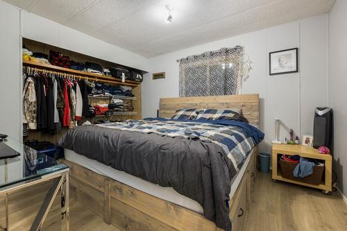 649 Lee Road Unit# 1,2,3, Tappen, BC - Indoor Photo Showing Bedroom