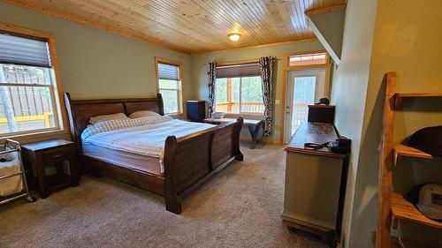 335 Forest Crowne Terrace, Kimberley, BC - Indoor Photo Showing Bedroom