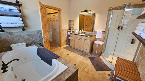 335 Forest Crowne Terrace, Kimberley, BC - Indoor Photo Showing Bathroom