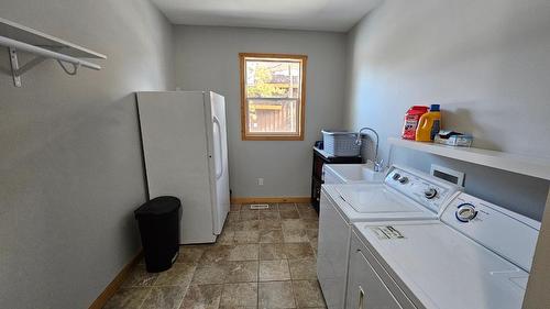 335 Forest Crowne Terrace, Kimberley, BC - Indoor Photo Showing Laundry Room