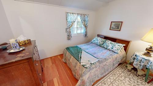 7567 Green Bay Road, Cranbrook, BC - Indoor Photo Showing Bedroom