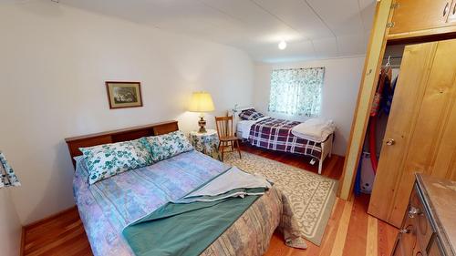 7567 Green Bay Road, Cranbrook, BC - Indoor Photo Showing Bedroom