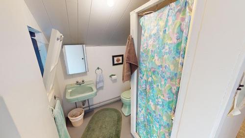 7567 Green Bay Road, Cranbrook, BC - Indoor Photo Showing Bathroom