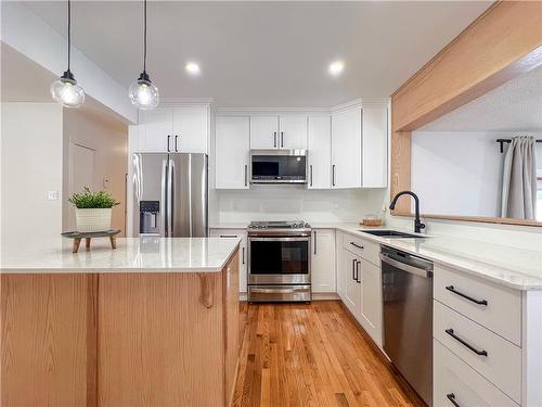 362 Ashburton Street, Virden, MB - Indoor Photo Showing Kitchen With Upgraded Kitchen