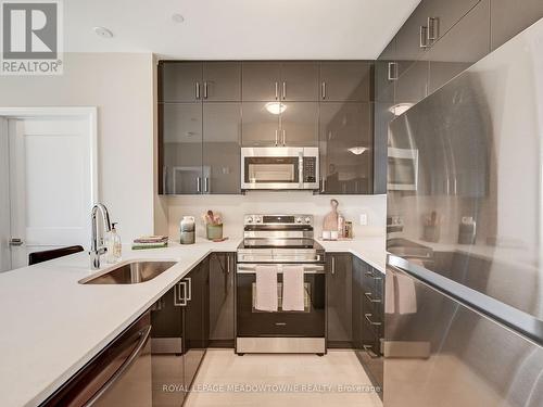 416 - 470 Gordon Krantz Avenue, Milton, ON - Indoor Photo Showing Kitchen With Upgraded Kitchen