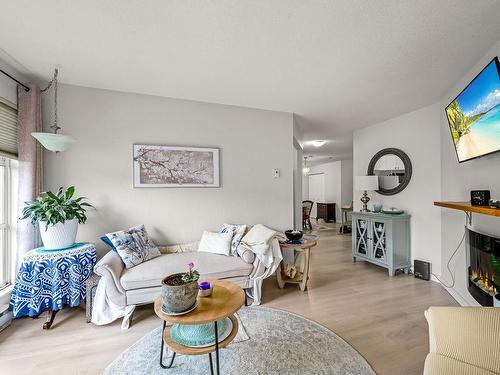 405-200 Back Rd, Courtenay, BC - Indoor Photo Showing Living Room With Fireplace