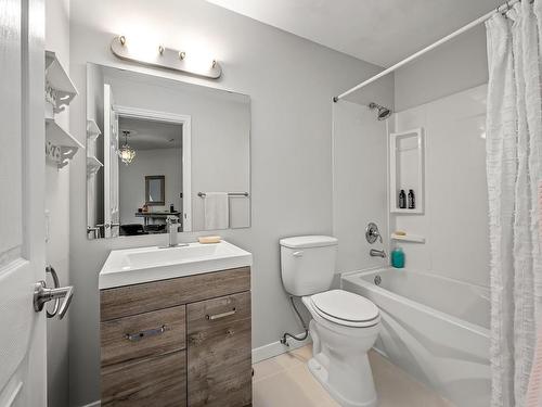 405-200 Back Rd, Courtenay, BC - Indoor Photo Showing Bathroom