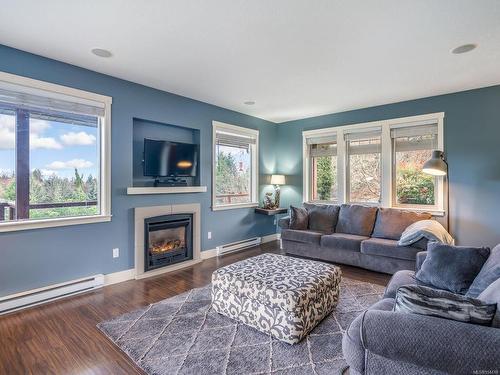 1678 Meadowood Way, Qualicum Beach, BC - Indoor Photo Showing Living Room With Fireplace