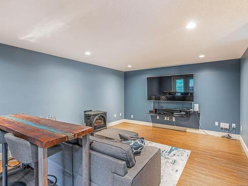 1678 Meadowood Way, Qualicum Beach, BC - Indoor With Fireplace