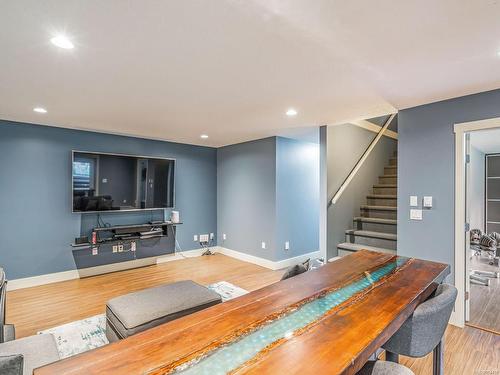 1678 Meadowood Way, Qualicum Beach, BC - Indoor Photo Showing Living Room