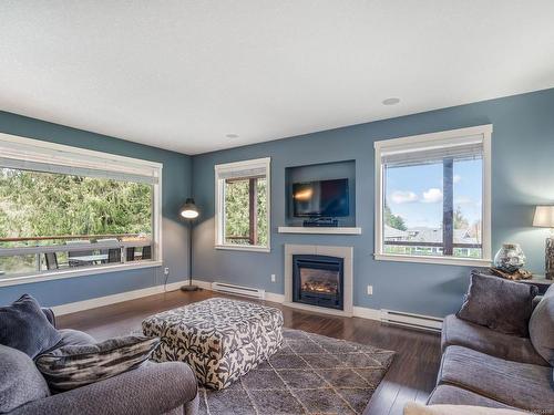 1678 Meadowood Way, Qualicum Beach, BC - Indoor Photo Showing Living Room With Fireplace