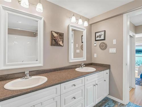 976 Khenipsen Rd, Duncan, BC - Indoor Photo Showing Bathroom