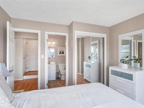976 Khenipsen Rd, Duncan, BC - Indoor Photo Showing Bedroom