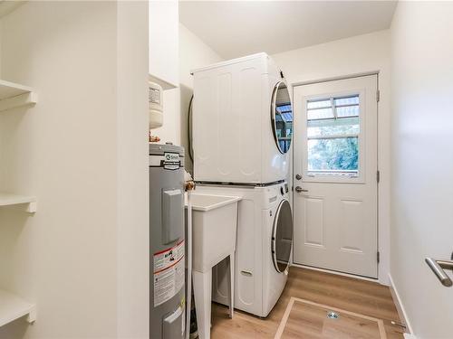 2536 Quill Dr, Nanaimo, BC - Indoor Photo Showing Laundry Room