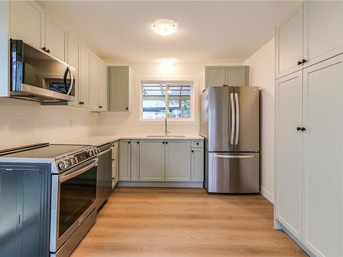 2536 Quill Dr, Nanaimo, BC - Indoor Photo Showing Kitchen With Stainless Steel Kitchen