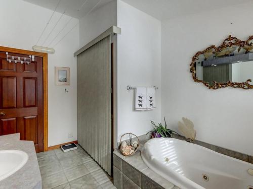 Salle de bains - 176 Rue Du Domaine-Cloutier, Mirabel, QC - Indoor Photo Showing Bathroom