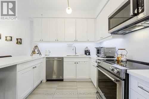 Tp10 - 621 Sheppard Avenue E, Toronto, ON - Indoor Photo Showing Kitchen