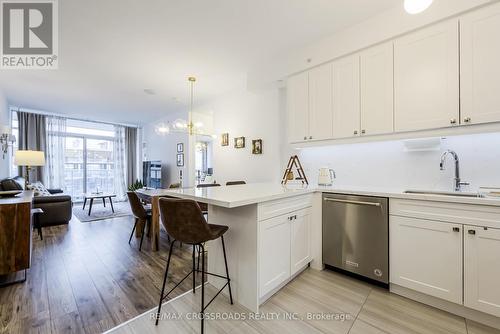 Tp10 - 621 Sheppard Avenue E, Toronto, ON - Indoor Photo Showing Kitchen With Upgraded Kitchen