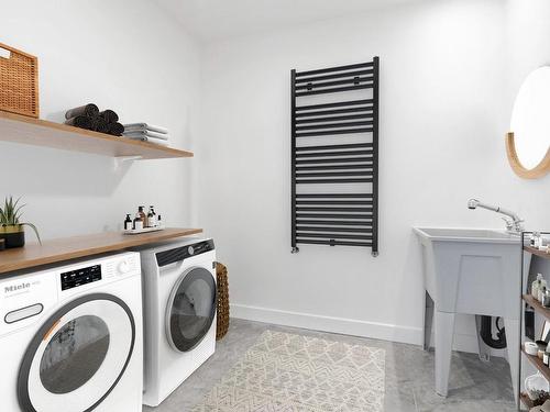 Laundry room - 245 Rue Hauterive, Laval (Duvernay), QC - Indoor Photo Showing Laundry Room