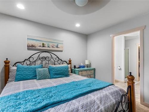 1742 Martini Way, Qualicum Beach, BC - Indoor Photo Showing Bedroom