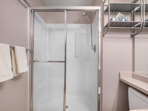 205-440 Schley Pl, Qualicum Beach, BC - Indoor Photo Showing Bathroom