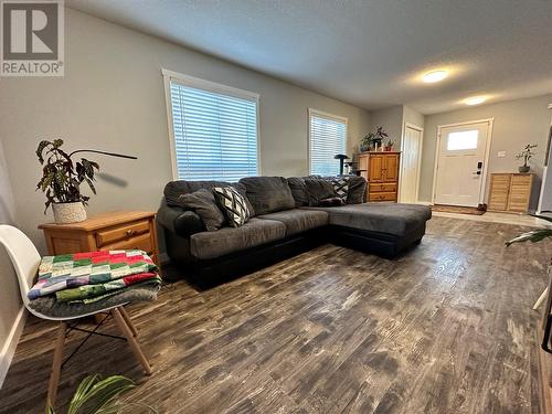 1104 104 Avenue, Dawson Creek, BC - Indoor Photo Showing Living Room