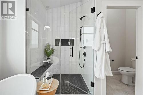 1165 Lone Pine Drive, Kelowna, BC - Indoor Photo Showing Bathroom