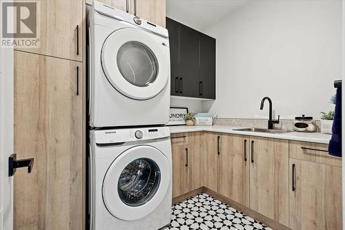 1165 Lone Pine Drive, Kelowna, BC - Indoor Photo Showing Laundry Room